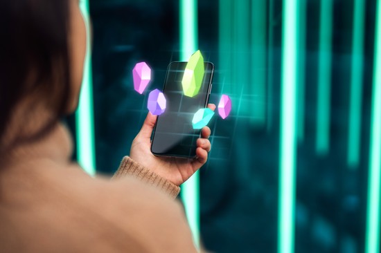 Milliárdos befektetők pénzmosása vagy páratlan lehetőség? Elmagyarázzuk, mit jelent az NFT! 