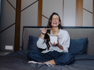 Soha ne egyél ezekből az ételekből lefekvés előtt, mert valójában borzasztóan öregítenek