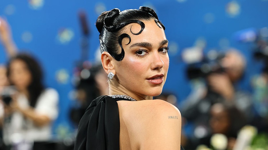 Dua Lipa sosem riad vissza a merészebb outfitektől 