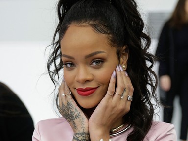30 év: 30 eszméletlen frizura Rihannától!