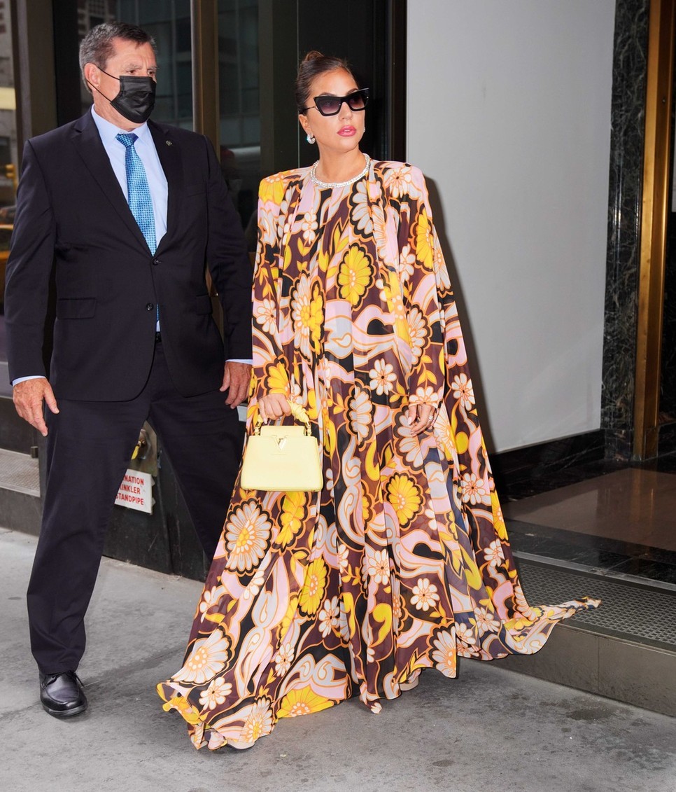  Lady Gaga Richard Quinn ruhakölteményben