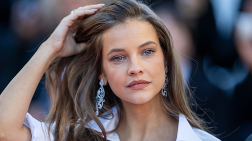 A várandós Palvin Barbara meztelenruhában mutatta meg gömbölyödő pocakját, valami álomszép kismama