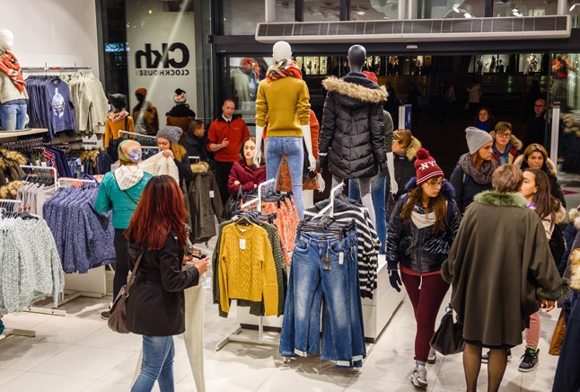 A C&A Vörösmarty téri üzletébe érkeztek a vásárlók