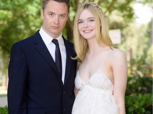 Meglepetés! Elle Fanning férjhez ment!