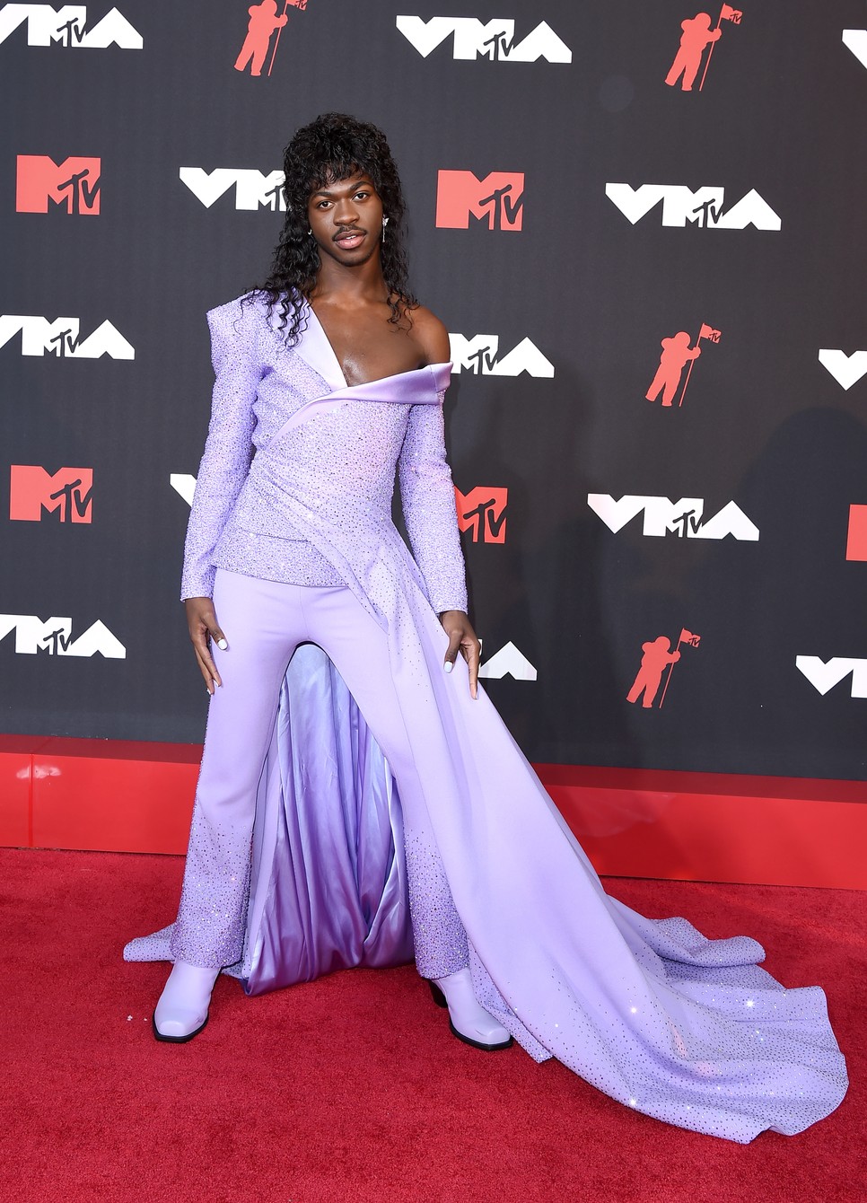 Lil Nas X Hamupipőke ruhában érkezett a 2021-es MTV VMA gálára