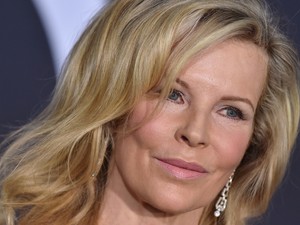 Ritka fotó készült a 72 éves Kim Basingerről, mintha egy percet nem öregedett volna a színésznő