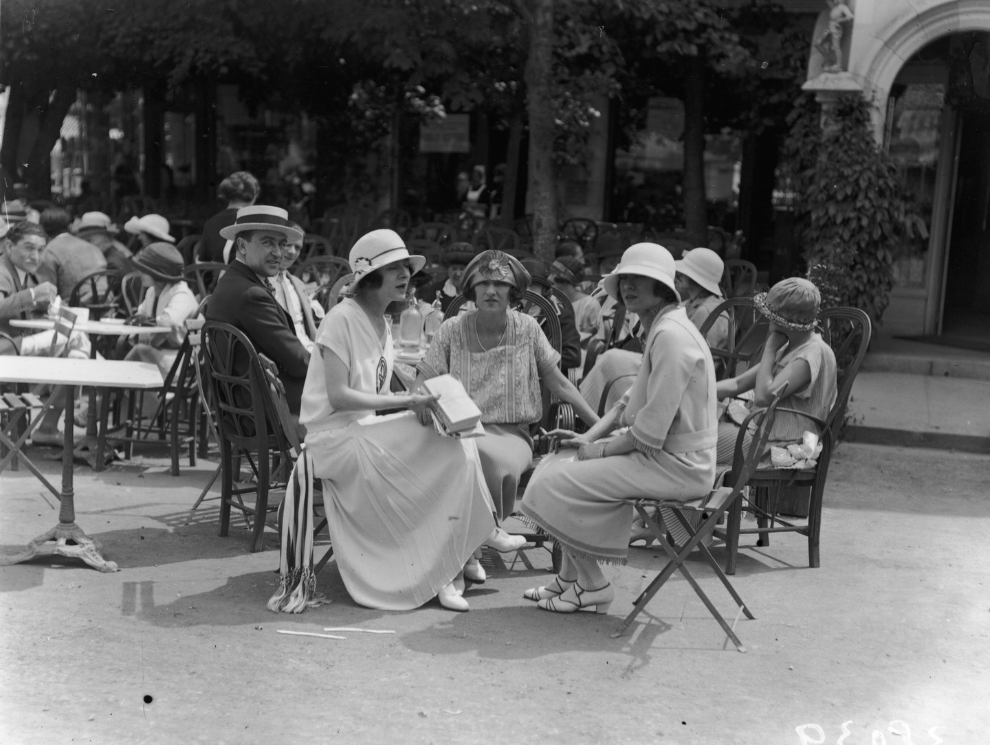 Janka és Róza, a századelő ikonikus sztárjai – Vass Virág regényének főhősei