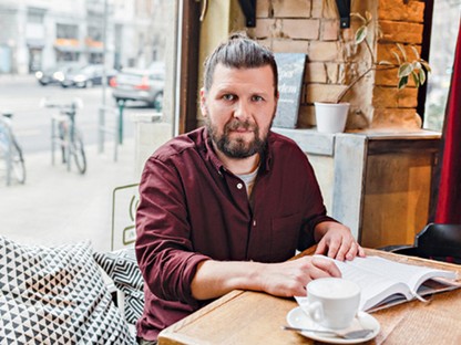 Élőké az elsőbbség - interjú a költő Peer Krisztiánnal