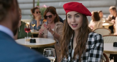 Életre kelt az Emily Párizsban a Saint Laurent divatbemutatóján