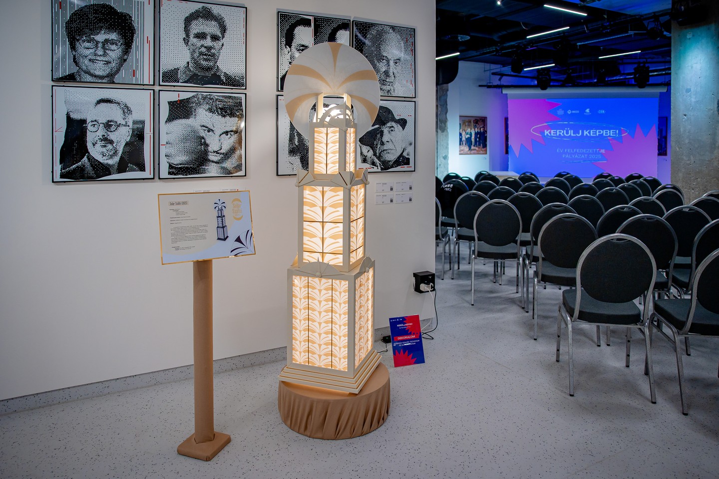 A Kerülj Képbe! pályázat DekorÁlom csapatának, díjnyertes tervezése, a Solár Szálló. A csapat a Számalk-Szalézi Technikum és Szakgimnáziumból érkezett