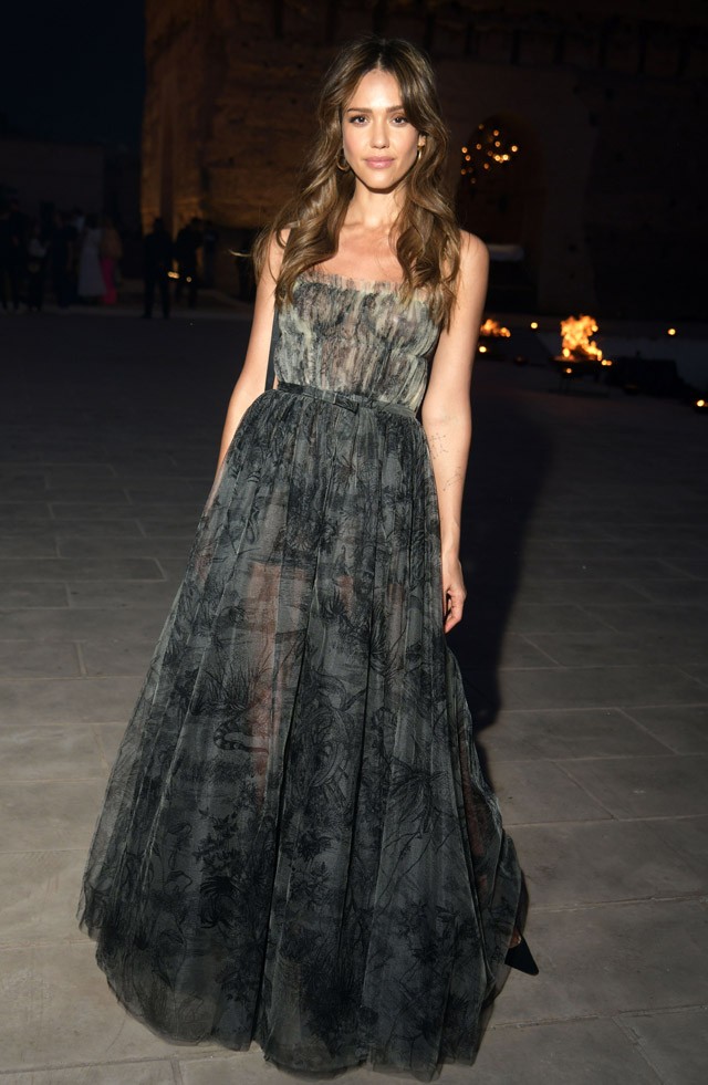 Jessica Alba bugyivillantós ruhában is a visszafogottság királynője