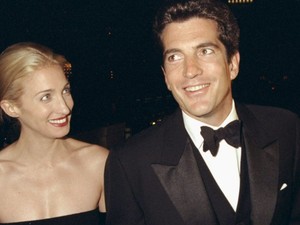 10 retinába égő fotó John F. Kennedy Jr. és Carolyn Bessette szerelméről, amitől elszorul a szíved 