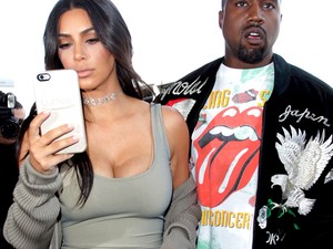 Kim Kardashian 10 órás repülőútra is úgy indul, mint a vörös szőnyegre