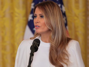 Melania Trump ruháján vitatkozik a fél világ, és nem is ok nélkül