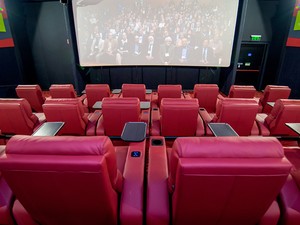 Filmnézés extrákkal: Megújult a Cinema City Aréna VIP