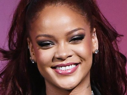 Rihanna visszatért új hajszínnel és annyira jól áll neki!