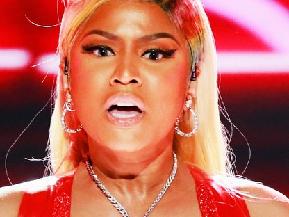 Nicki Minaj piros latex ruhájában akkorát villantott, hogy nem tudunk nem odanézni! 