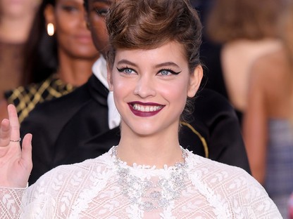 Palvin Barbara a legnagyobb sztárokkal vonult a kifutóra: Jane Fonda, Helen Mirren, Doutzen Kroes 