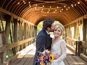 Nagyon intim szertartással, de Kelly Clarkson férjhez ment!