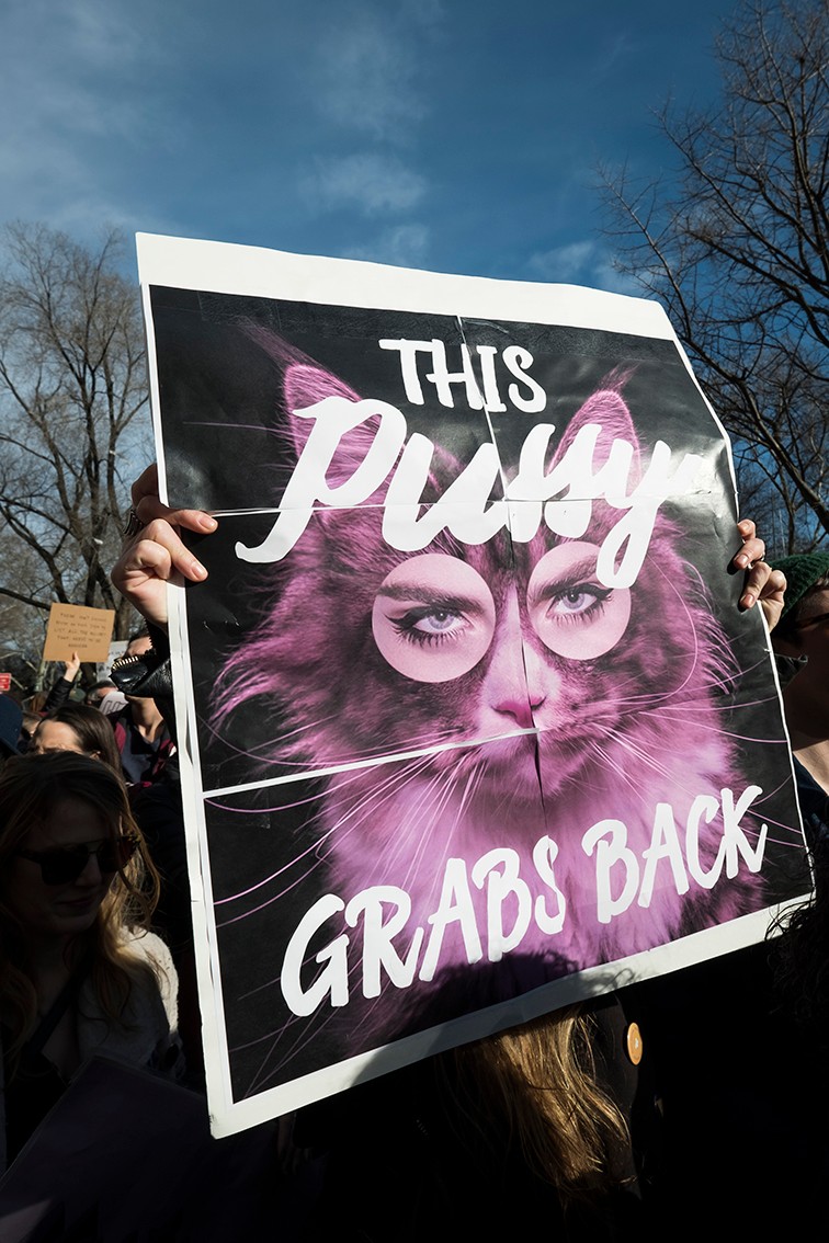 Hogyan lett a kötögetésből aktivizmus, vagyis a lázadás eszköze egy hagyományos női elfoglaltságból? Elmeséljük! 