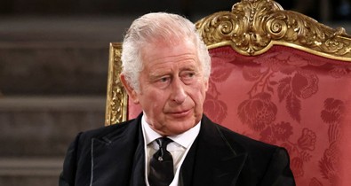 III. Károly király az új uralkodó, de nem ő a királyi család legnépszerűbb tagja