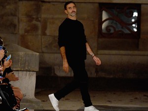 Szenzációs visszatérés - Divatfenegyerek érkezik a Burberry élére