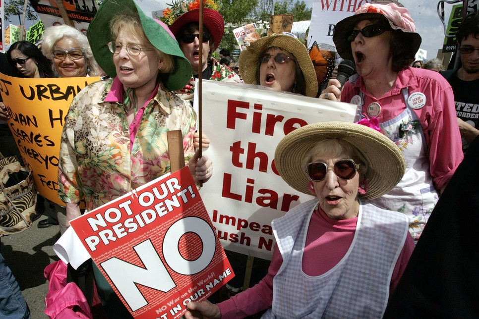 Ki mondta, hogy a kötögető nagymamák nem állhatnak ki a számukra fontos társadalmi ügyekért? 