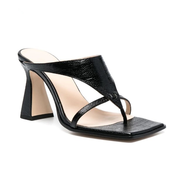 Sophie Turner szandálja az a darab, amire szükséged lesz idén nyáron