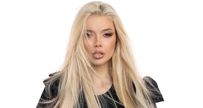 Herceg Erika élete legforróbb szettjében pózol, az énekesnő egyszerűen álomszép