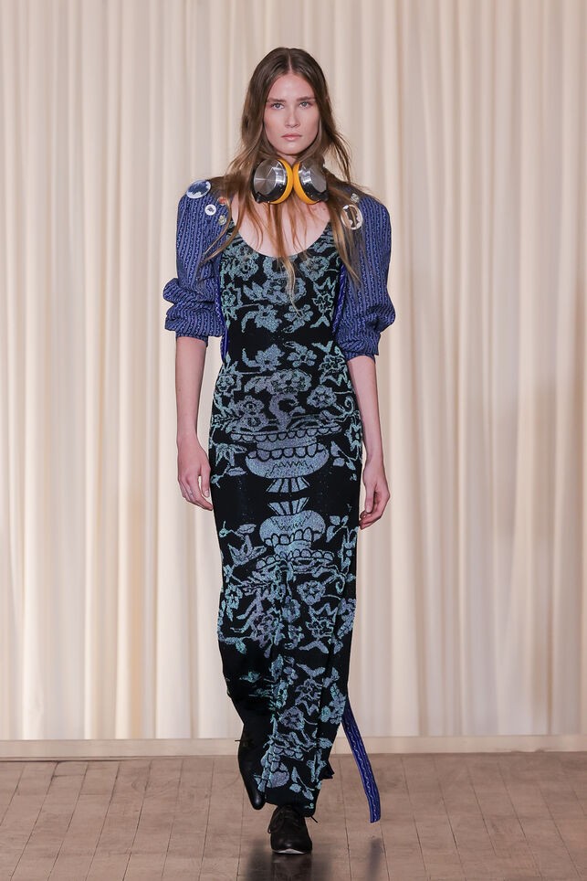 Andreas Kronthaler for Vivienne Westwood 2025 tavasz-nyári bemutatója a Paris Fashion Week kifutóján