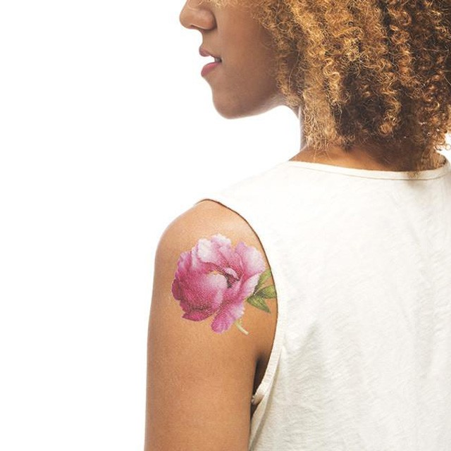 Új őrület: illatosított ideiglenes tetoválás