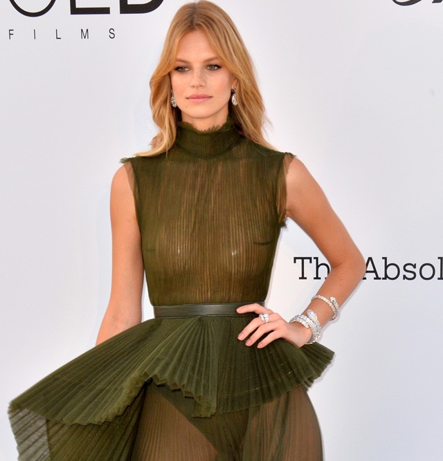 Nadine Leopold meztelenruhában