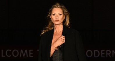 Az 50 éves Kate Moss pucérruhájától azonnal zavarba jössz