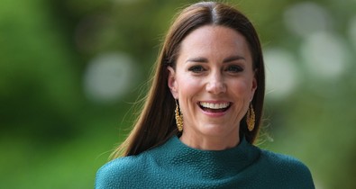 5 kivételes alkalom, amikor Katalin hercegné ikonikus loknijai helyett szögegyenes hajjal ragyogott