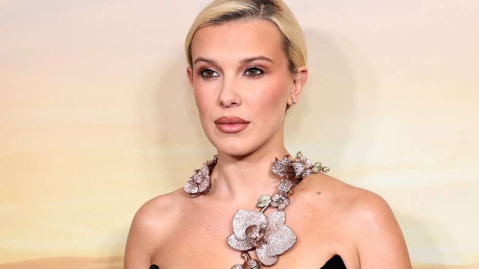 Millie Bobby Brown mesés meztelenruhában ragyogott legújabb megjelenésén