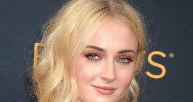 A Trónok harca sztárja, Sophie Turner annyira gyönyörű volt
