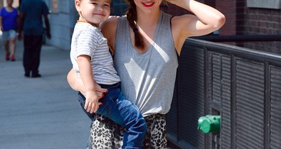 A topmodell anyuka és cuki csöppsége!