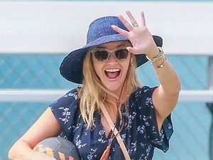 Reese Witherspoon igazi amerikai anyuka fia fociedzésén
