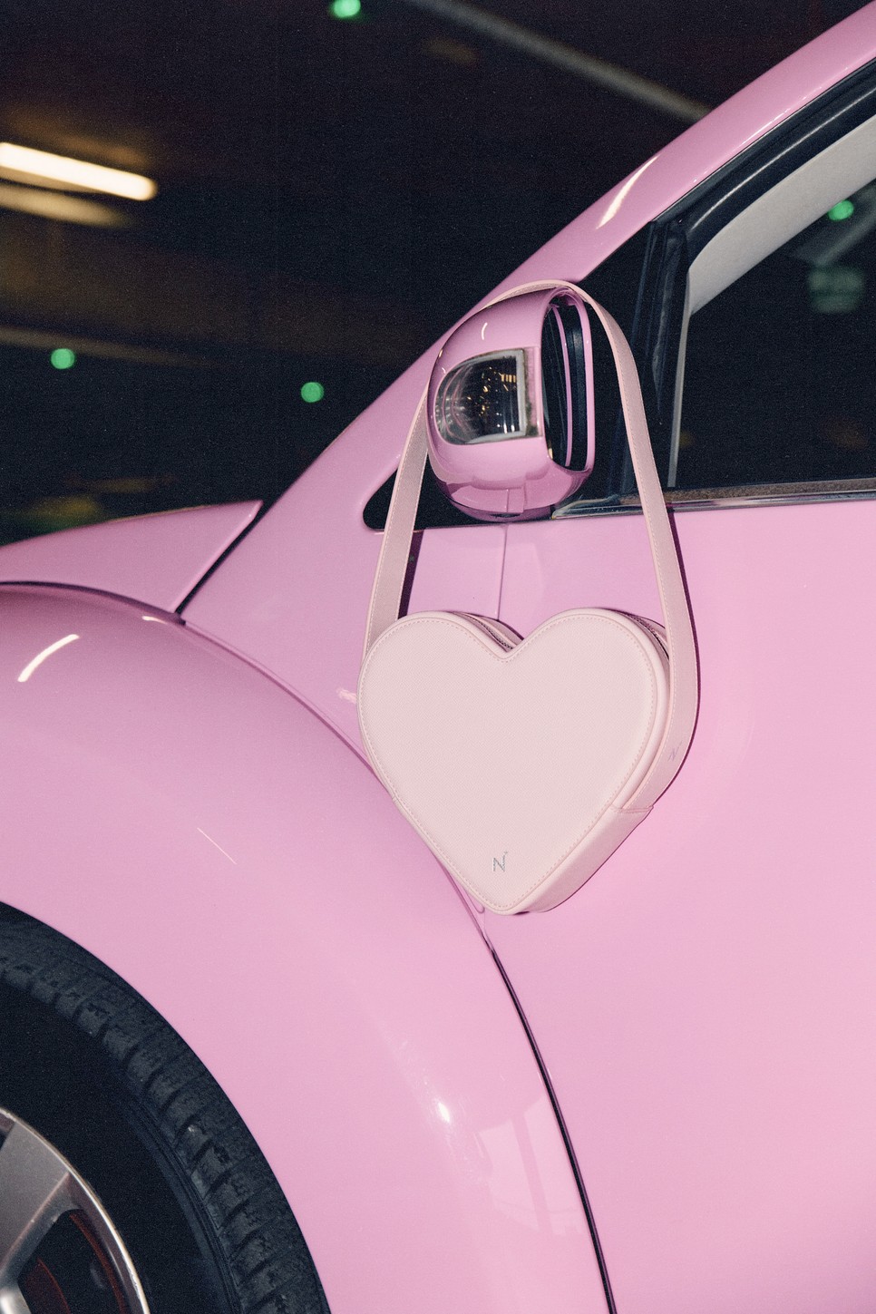 Az ikonikus NINI szív táska eco bőrből készült