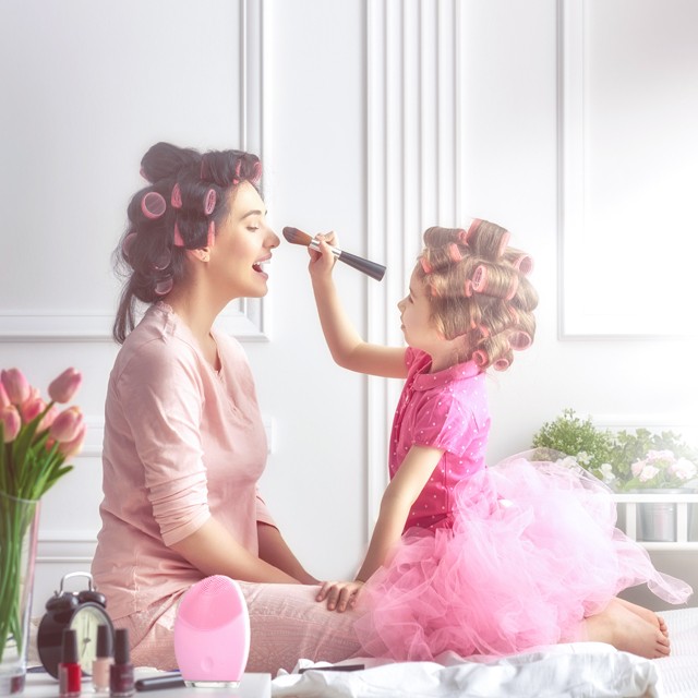 A bőrápolást nem lehet elég korán kezdeni - Tanulj a legfontosabb nőtől az életedben