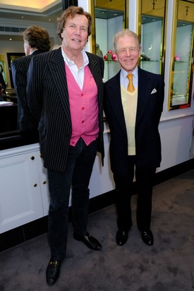 Edward Fox a Royal Shakespeare Company londoni partiján, 2019-ben. Az eseményt az ékszertervező Theo Fennell rendezte, aki a társulat támogatására hívta össze a brit színházi élet ismert alakjait. Fox életében különösen fontos szerepet tölt be a kultúra és a jótékonykodás.