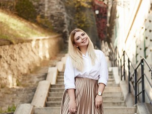 Ruzsa Norina a világ legpraktikusabb szoknyáját viseli ma