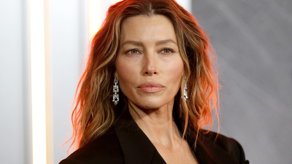A pucérruha legkifinomultabb formáját mutatta be Jessica Biel, aki áttetsző szoknyában ragyogott legújabb filmje premierjen