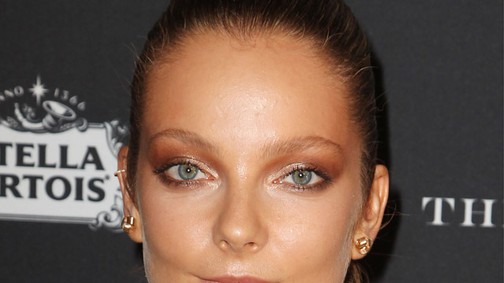 Mihalik Enikő ruhája olyan rövid volt, hogy kivillant alóla a bugyija