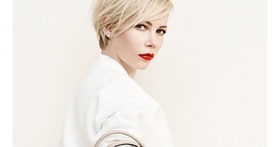 Michelle Williams bemászott egy Louis Vuitton bőröndbe