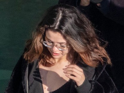 Selena Gomez smink nélkül landolt Londonban