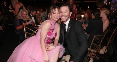 Megszületett Kaley Cuoco első babája, elragadó fotókkal jelentette be az örömhírt