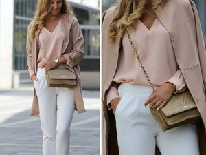 Emese ma egy lapos cipőt választott, de így is tökéletesen elegáns!