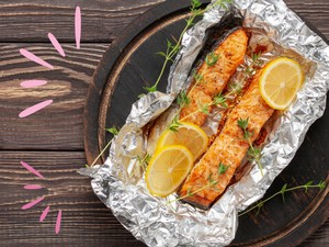 Ezért ne csomagold soha alufóliába az ételeket, szakértők figyelmeztetnek a veszélyre