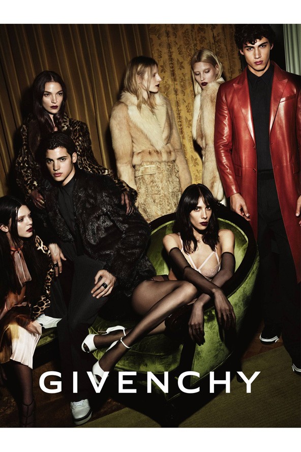 Kendall Jenner a Givenchy kampányában igéz